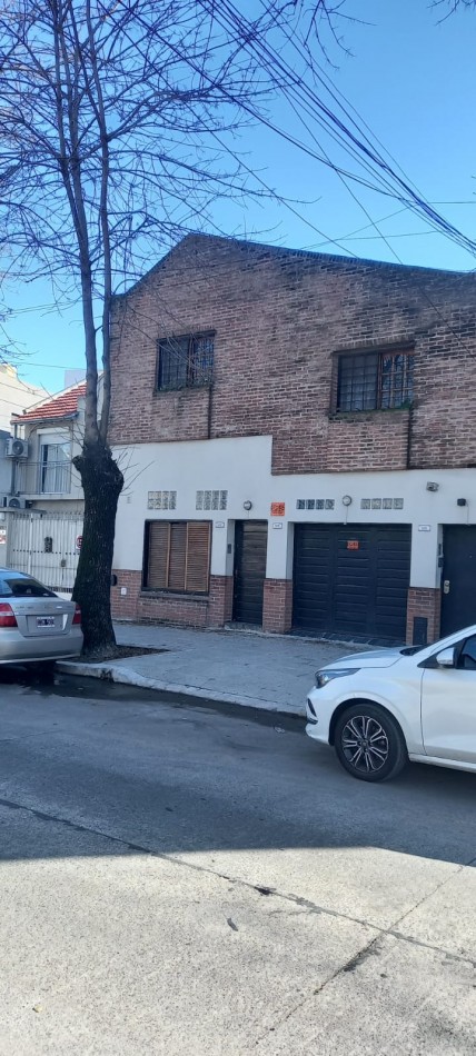 P.H. 3 ambientes al frente C/ cochera
