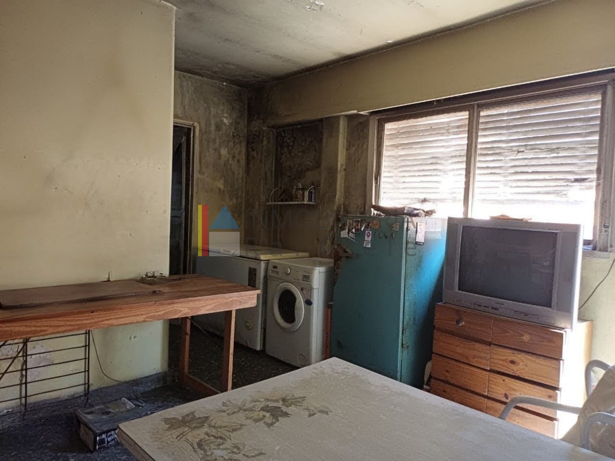 PH a refaccionar con patios y gran terraza   Excelente potencial 