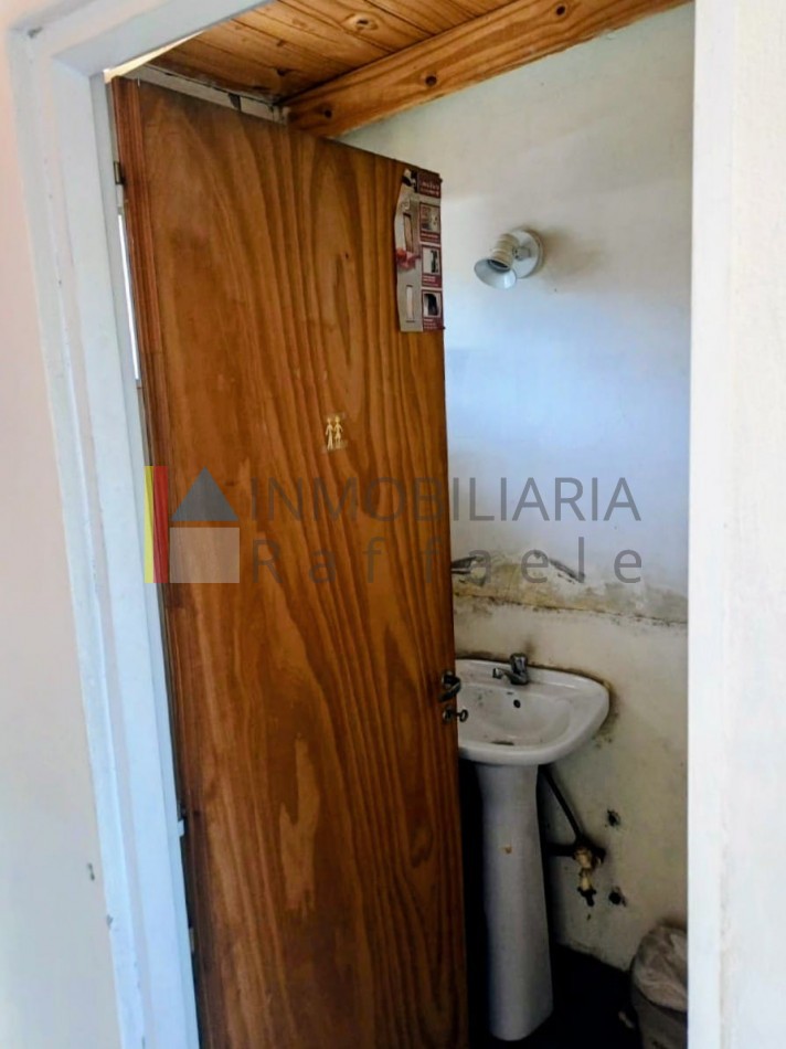 PH a refaccionar con patios y gran terraza   Excelente potencial 