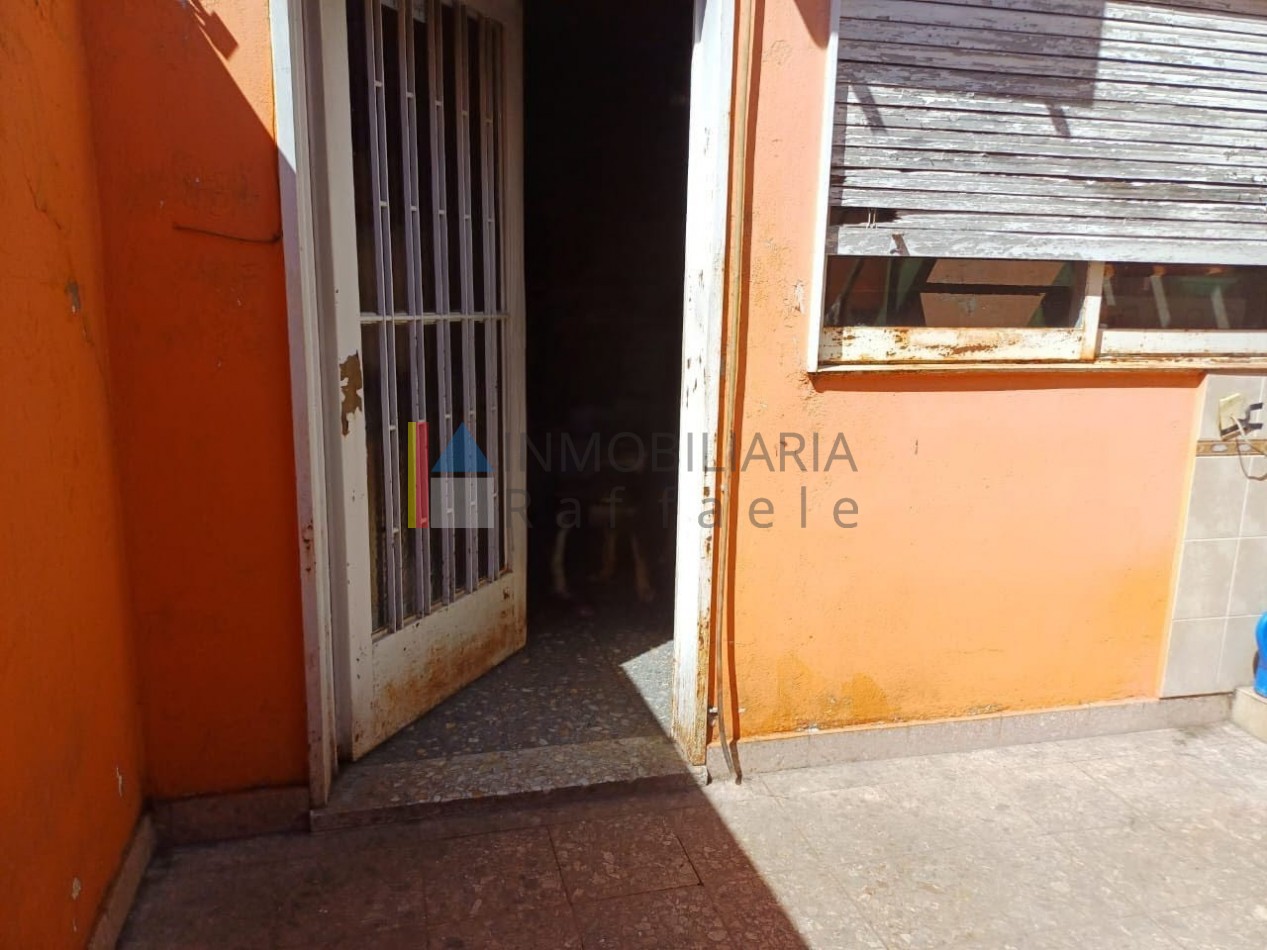 PH a refaccionar con patios y gran terraza   Excelente potencial 