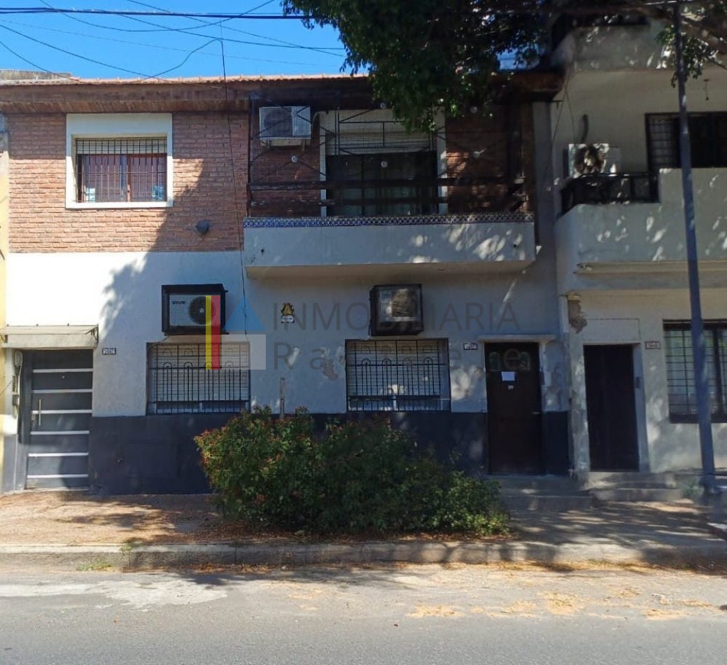 PH a refaccionar con patios y gran terraza   Excelente potencial 