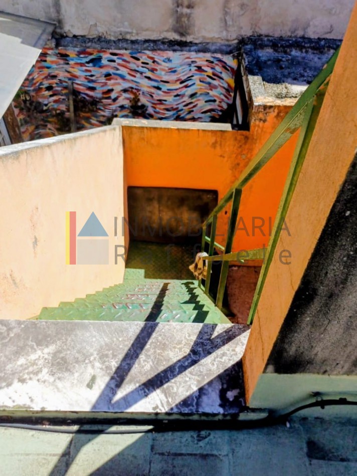 PH a refaccionar con patios y gran terraza   Excelente potencial 