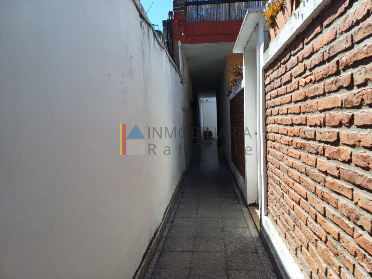 PH a refaccionar con patios y gran terraza   Excelente potencial 