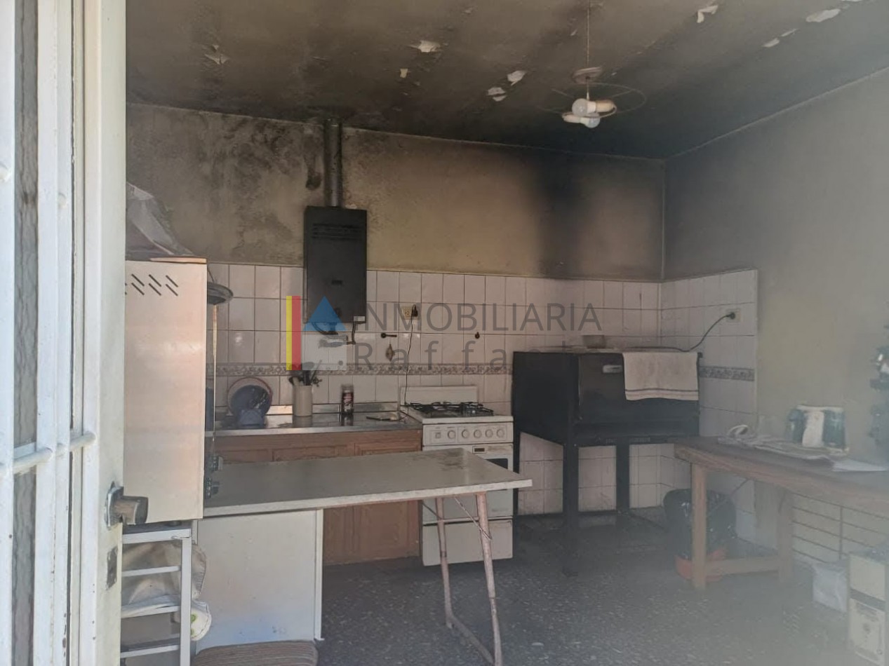 PH a refaccionar con patios y gran terraza   Excelente potencial 