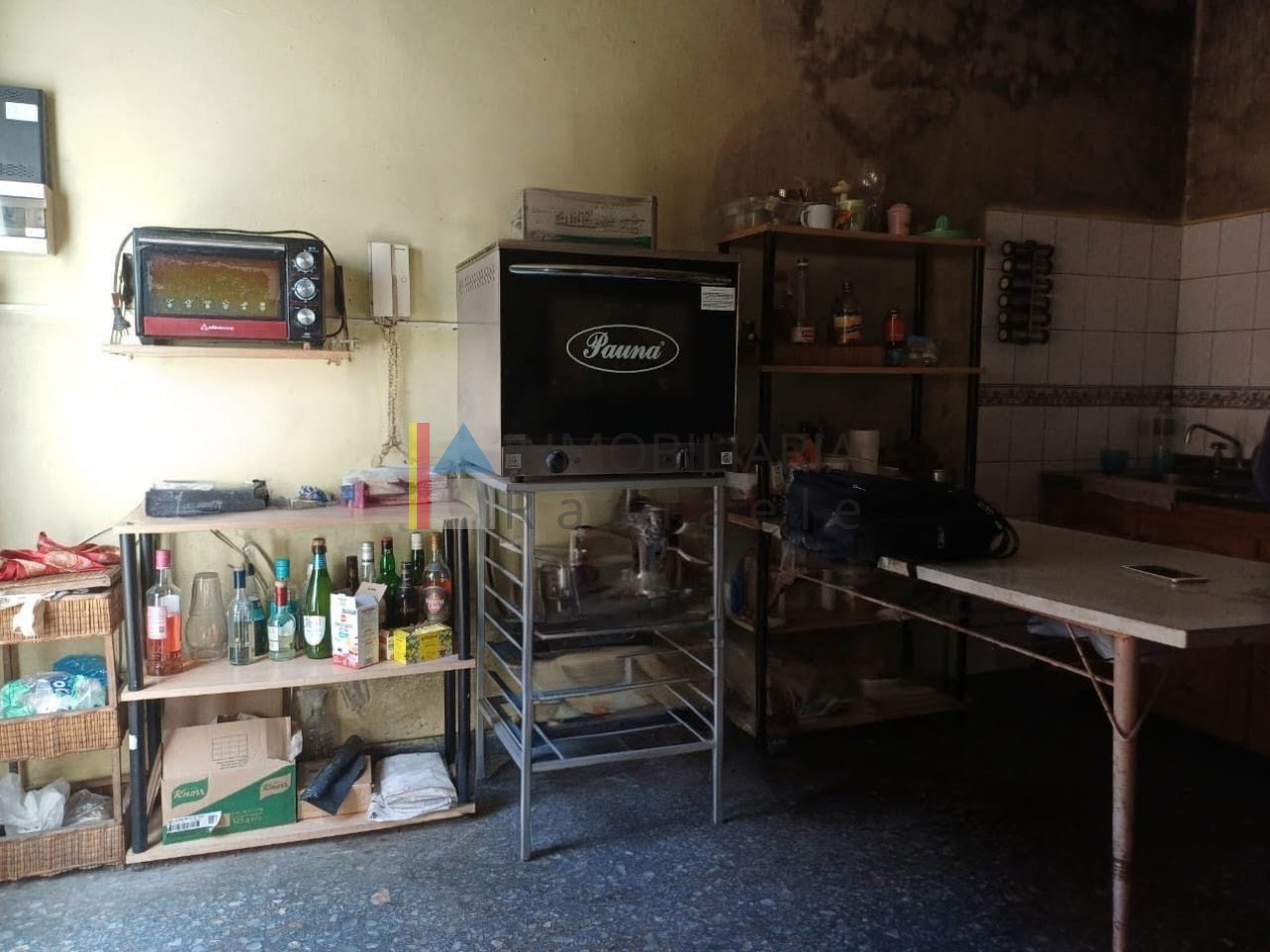 PH a refaccionar con patios y gran terraza   Excelente potencial 