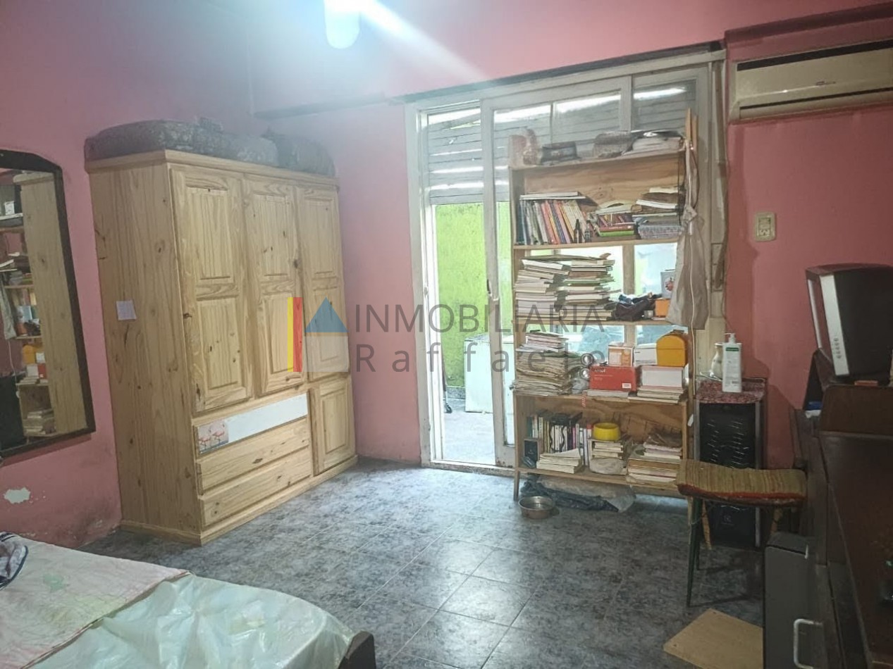 PH a refaccionar con patios y gran terraza   Excelente potencial 