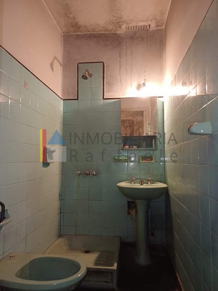 PH a refaccionar con patios y gran terraza   Excelente potencial 