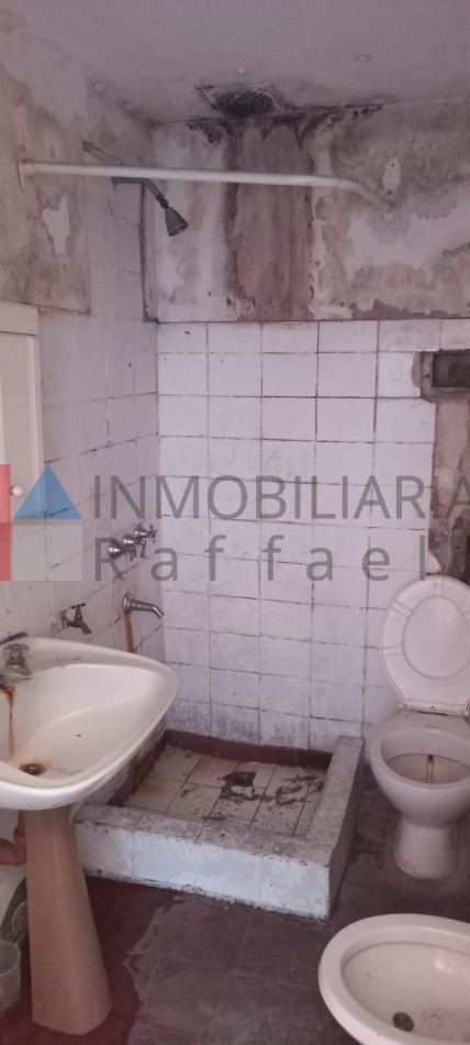 PH a refaccionar con patio y terraza Excelente potencial 