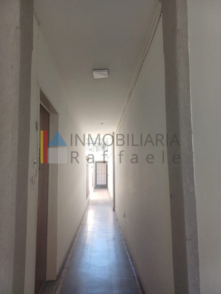 PH a refaccionar con patios y gran terraza   Excelente potencial 